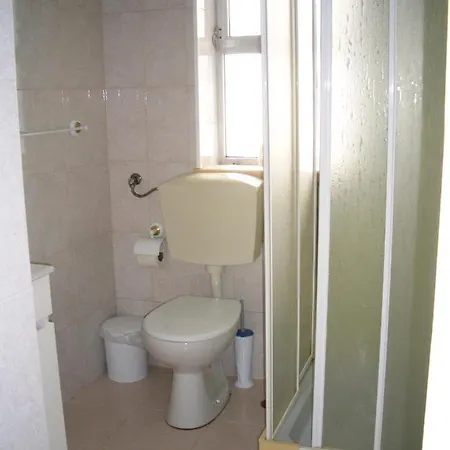 Quartos Madeira Pensión